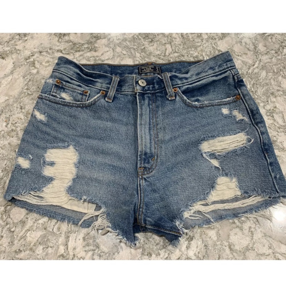 Abercrombie and Fitch Annie high rise shorts 27/4